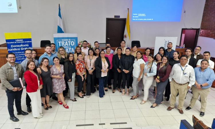  Especialistas alertan sobre riesgos que enfrentan los menores en entornos digitales