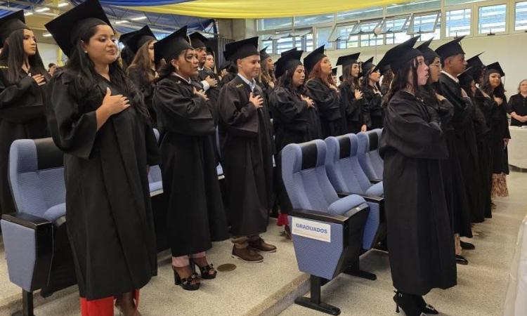 UNAH Campus Olancho reafirma su compromiso con la educación hondureña al graduar 44 nuevos profesionales