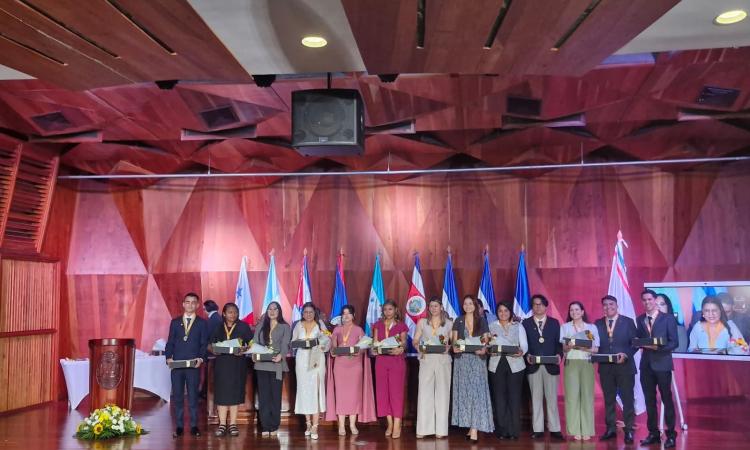 Premio a la Excelencia Académica Rubén Darío se entregó a los mejores estudiantes de la región centroamericana y el Caribe