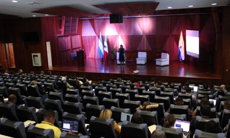 Impulsan jornada de formación docente en innovación y emprendimiento