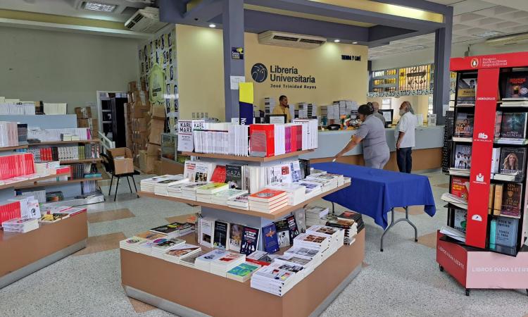 Librería y Tienda Universitaria estrena nuevo inventario