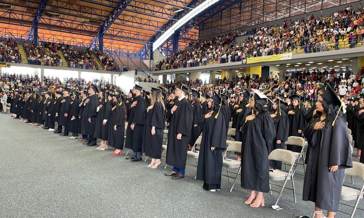 UNAH habilita canal de WhatsApp para fortalecer la conexión con sus egresados