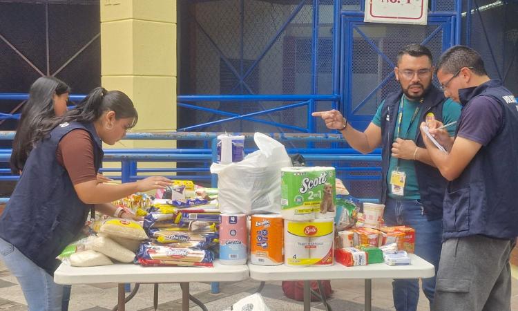 Estudiantes voluntarios entregarán víveres recolectados a familias afectadas por las lluvias