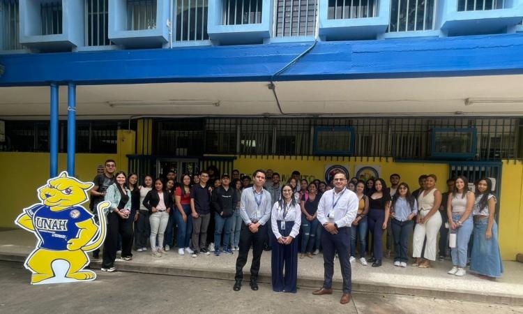 Estudiantes de Administración de Empresas se capacitan en formalización de emprendimientos universitarios