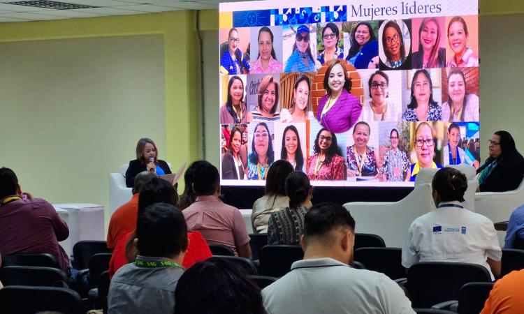 Con un llamado a la reflexión y a la acción concluye Precongreso de Investigación y Posgrados en UNAH Campus Atlántida