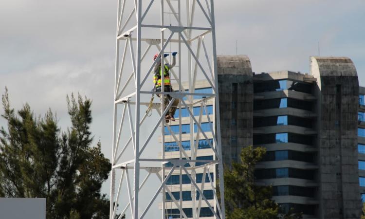 Avanza instalación que conectará a Honduras con su primer satélite, el Morazán