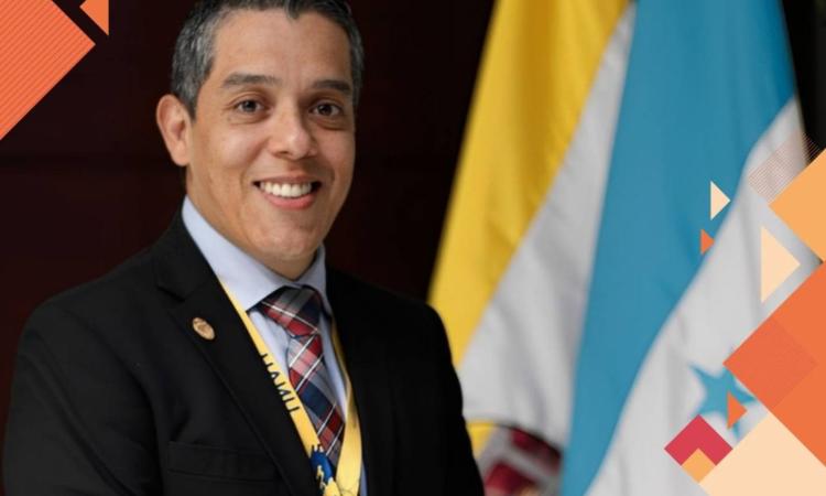 Rector Fernández brindó conferencia: Cleptocracia, Lawfare y Estado de Derecho en Honduras, la captura institucional como fenómeno político jurídico contemporáneo