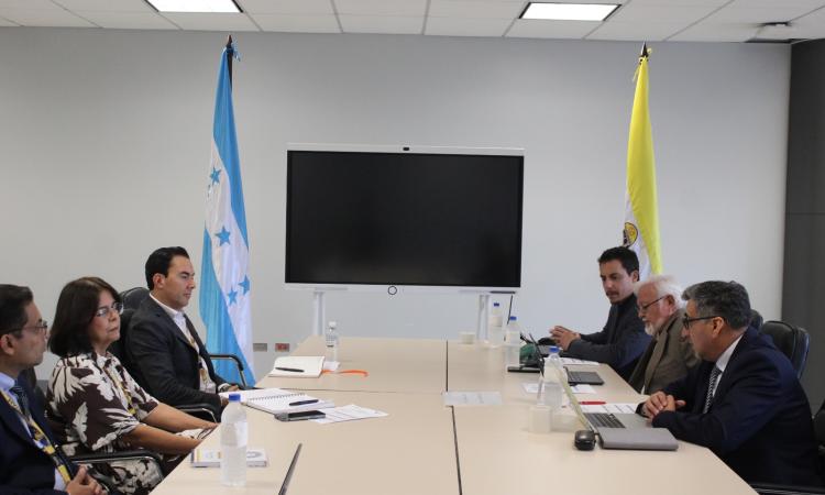 UNAH avanza en la acreditación de cinco carreras con visita de pares evaluadores chilenos