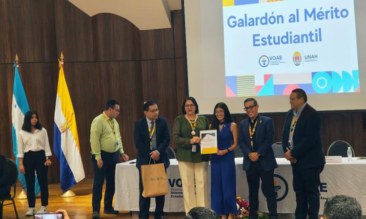Otorgan Galardón al Mérito Estudiantil a 29 egresados próximos a graduarse