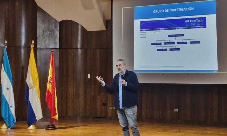 Académico español propugna contribuir con la creación de posgrados en la Facultad de Ciencias