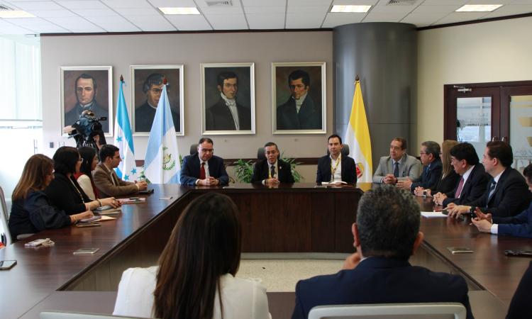 UNAH y Universidad Da Vinci proyectan compartir programas de posgrados en Criminalística y Compliance