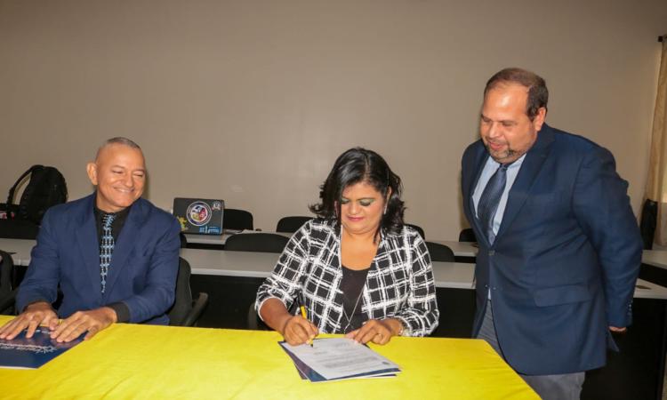 Maestrante de la UNAH propone creación de centro integral para personas sordas