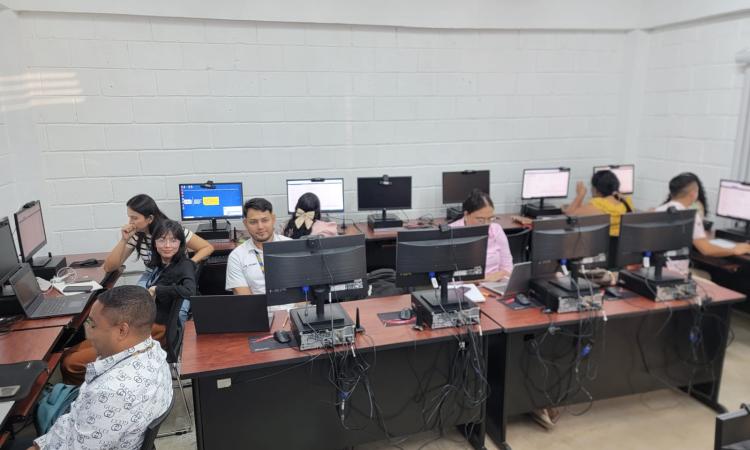 UNAH Educación a Distancia en Tocoa destaca avances académicos y prácticos en diversas asignaturas