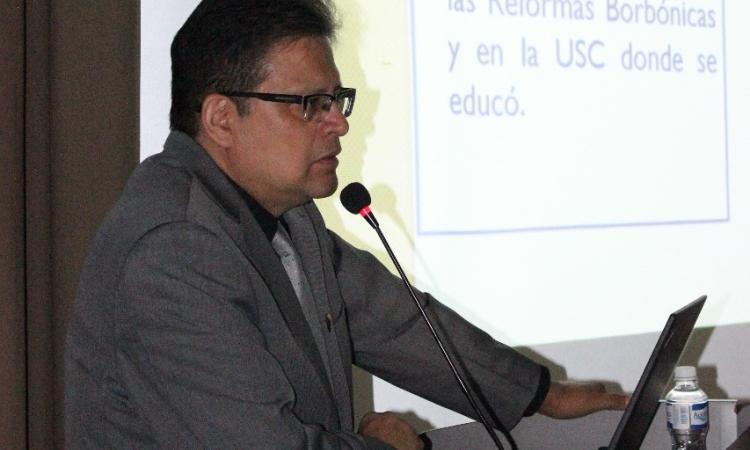 Docentes y estudiantes conmemoran 49 años de fundación de la Carrera de Historia  