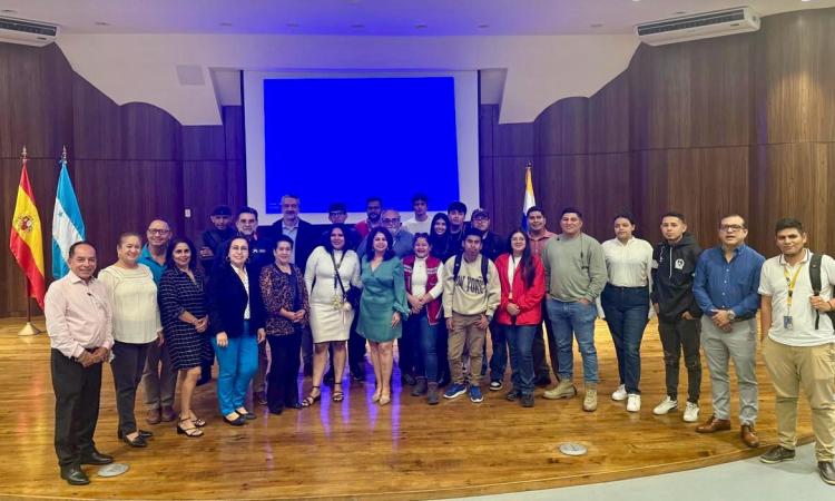 UNAH conmemora el Día Internacional de la Ciencia resaltando la sinergia entre ciencia y humanidades