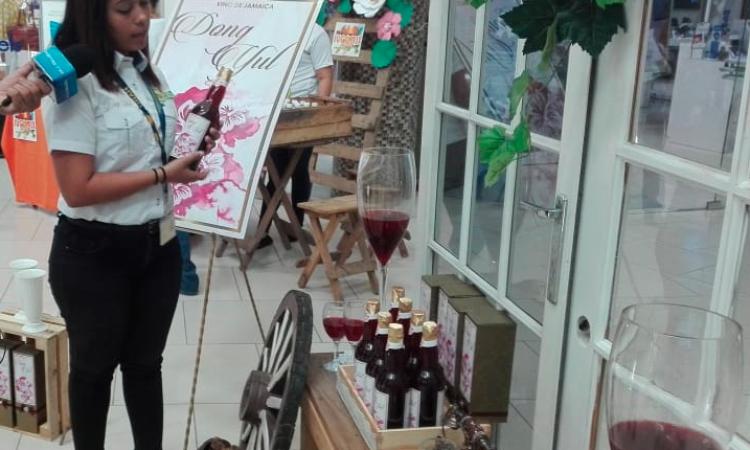 Estudiantes de UNAH Campus Choluteca realizan feria de productos agroindustriales 