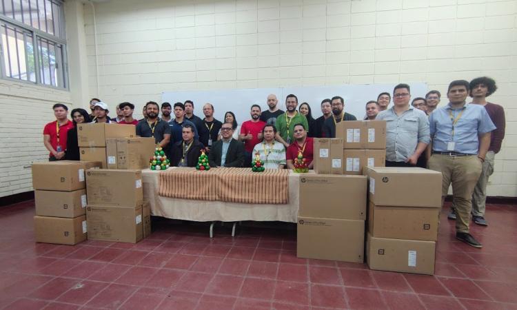 Escuela de Matemáticas recibe más de medio millón de lempiras en equipo