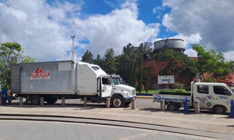 UNAH recibe millonario lote de mobiliario para unas 26 unidades