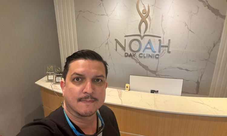 Médico hondureño se forma en la meca mundial de la cirugía plástica