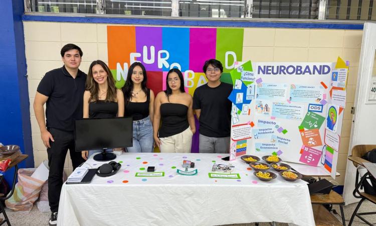 Dispositivo desarrollado por estudiantes de la UNAH para personas con TEA conquista tercer lugar en competencia internacional de innovación