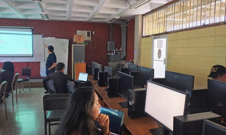 Docentes de Matemáticas se capacitan en el uso de Wolfram