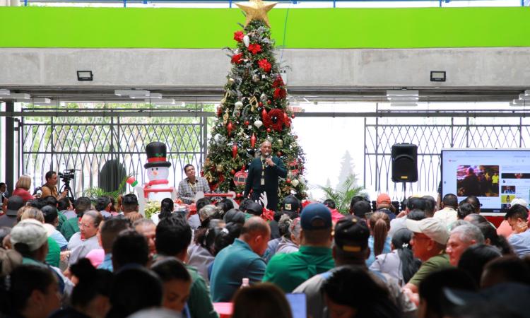 UNAH brinda convivio navideño a unos 500 empleados de Servicios Generales