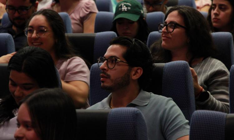 UNAH asigna 180 cupos para especialidades médicas y presenta rankings oficiales de aspirantes