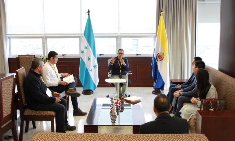 UNAH y Huawei proyectan capacitar en tecnología a nuevos talentos hondureños