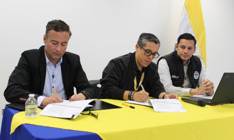 UNAH firma contrato de 9.9 millones para clínica de posgrados de Odontología