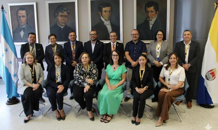 María Elena Bottazzi visita la UNAH tras ser designada con su nombre para el Año Académico 2026