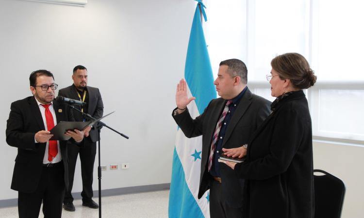 Juramentan al doctor Gustavo Adolfo Galo como decano de Ciencias Médicas