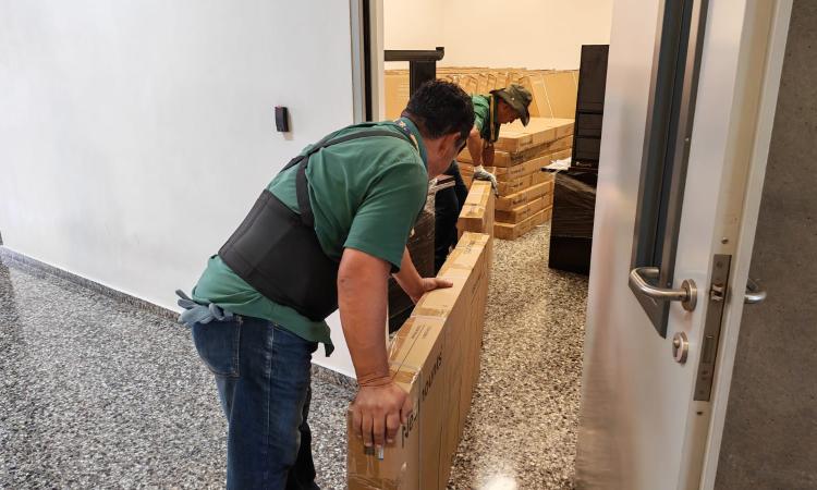 UNAH fortalece la innovación educativa con entrega de pantallas inteligentes a Humanidades y Artes