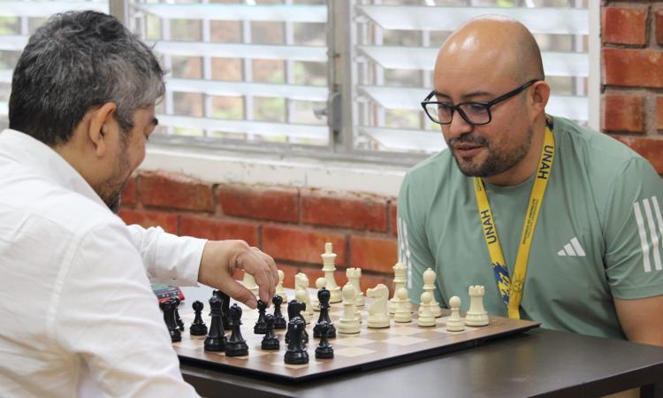 UNAH Cortés recibe tableros electrónicos de ajedrez para potenciar el deporte y la formación estudiantil