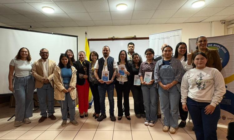 Escuela de Biología se fortalece con el lanzamiento de nuevos manuales de laboratorio