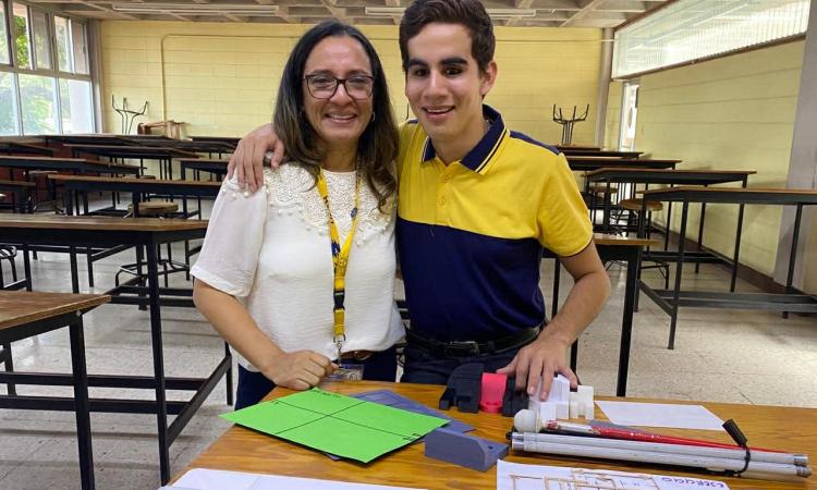 Estudiantes con discapacidad visual acceden a ingenierías gracias a innovación 3D en la UNAH