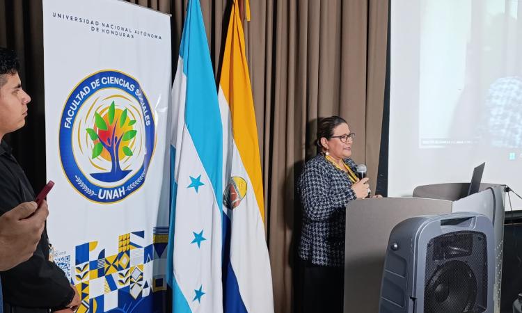Con destacadas participaciones se desarrolló el foro "Logros de la mujer hondureña hasta hoy"