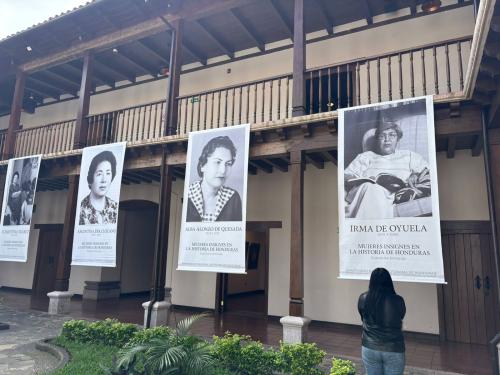 Mujeres insignes de HN 4