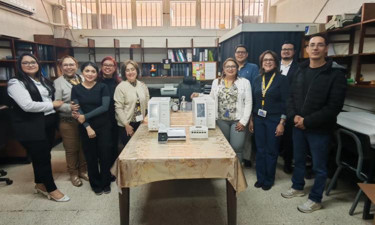 Microbiología recibe moderno equipo para pruebas inmunológicas valorado en más de 600 mil lempiras
