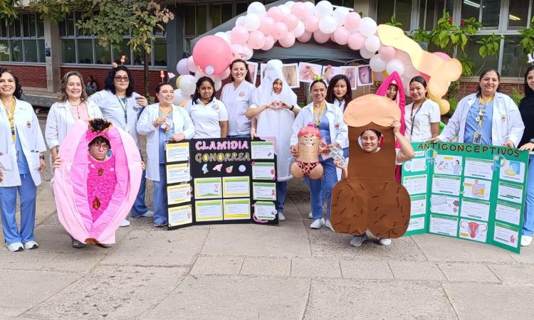 Enfermería conmemora 60 años de formación profesional con feria de salud sexual