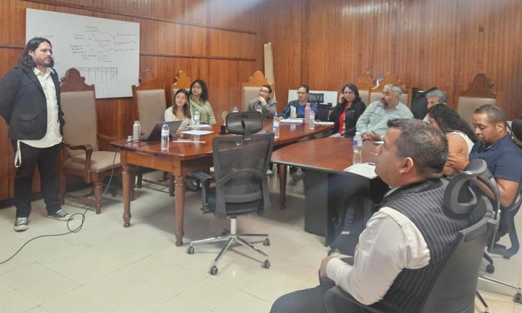 Estudiantes de Ingeniería exponen potencial industrial del aceite de aguacate