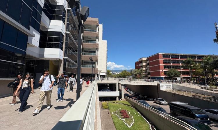 UNAH amplía oportunidades de capacitación con certificados y microcredenciales