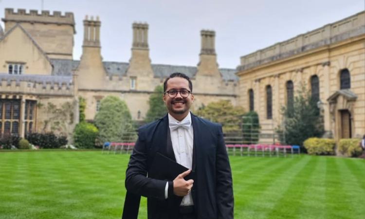 Médico hondureño destaca en el extranjero al cursar su doctorado en Oxford