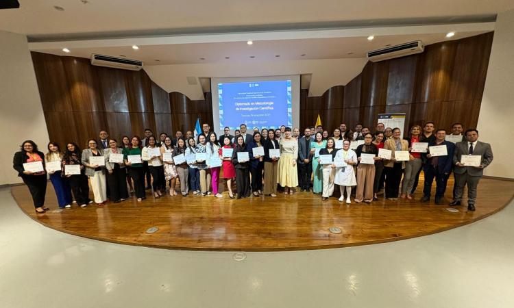 Diplomado en Metodología de Investigación Científica consolida 14 años formando profesionales