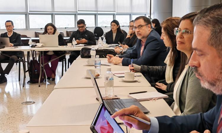 UNAH expuso ante misión del Banco Mundial retos y oportunidades en crecimiento económico, empleo y educación