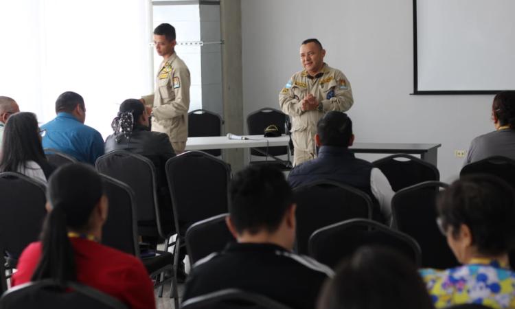 UNAH refuerza seguridad en ceremonias de graduación con capacitación del Cuerpo de Bomberos