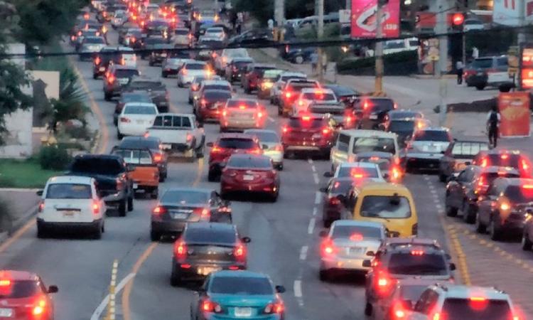 Académicos proponen medidas ante el alza de los combustibles provocada por tensiones internacionales