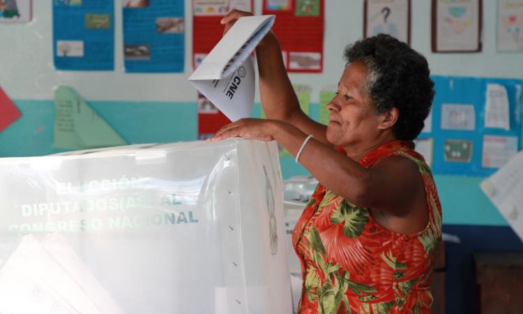 “Somos rellenos”: mujeres políticas denuncian uso simbólico de la paridad en Honduras