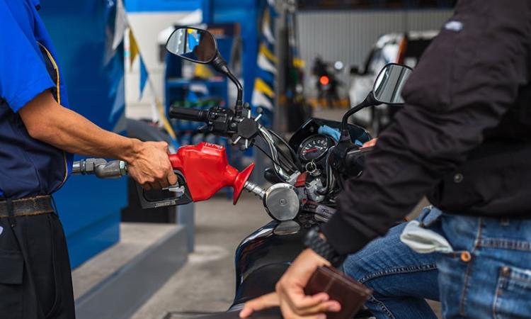 El combustible que sube en la bomba lo pagan los hogares hondureños