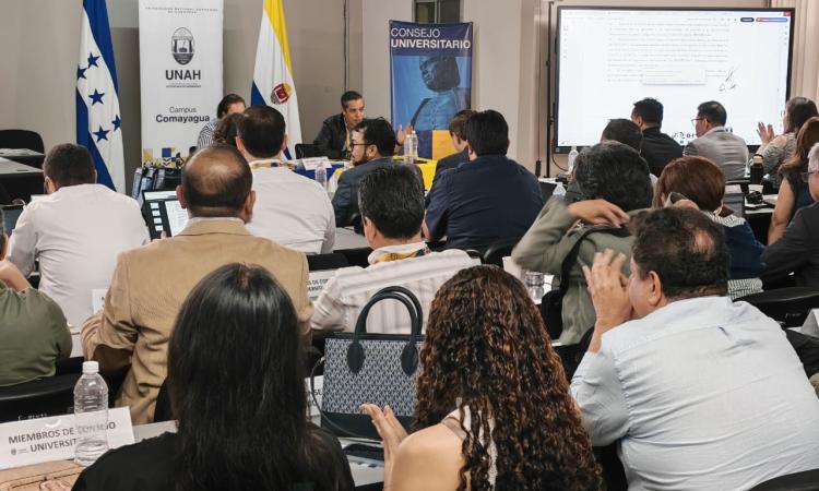 Gestión eficiente y convenios internacionales marcan histórica sesión del Consejo Universitario en Comayagua
