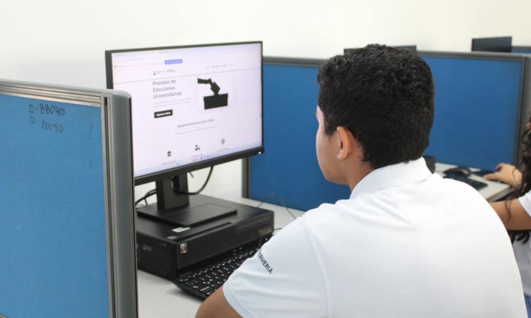 A cuatro horas del cierre de las votaciones, casi 23,000 estudiantes ya ejercieron el sufragio